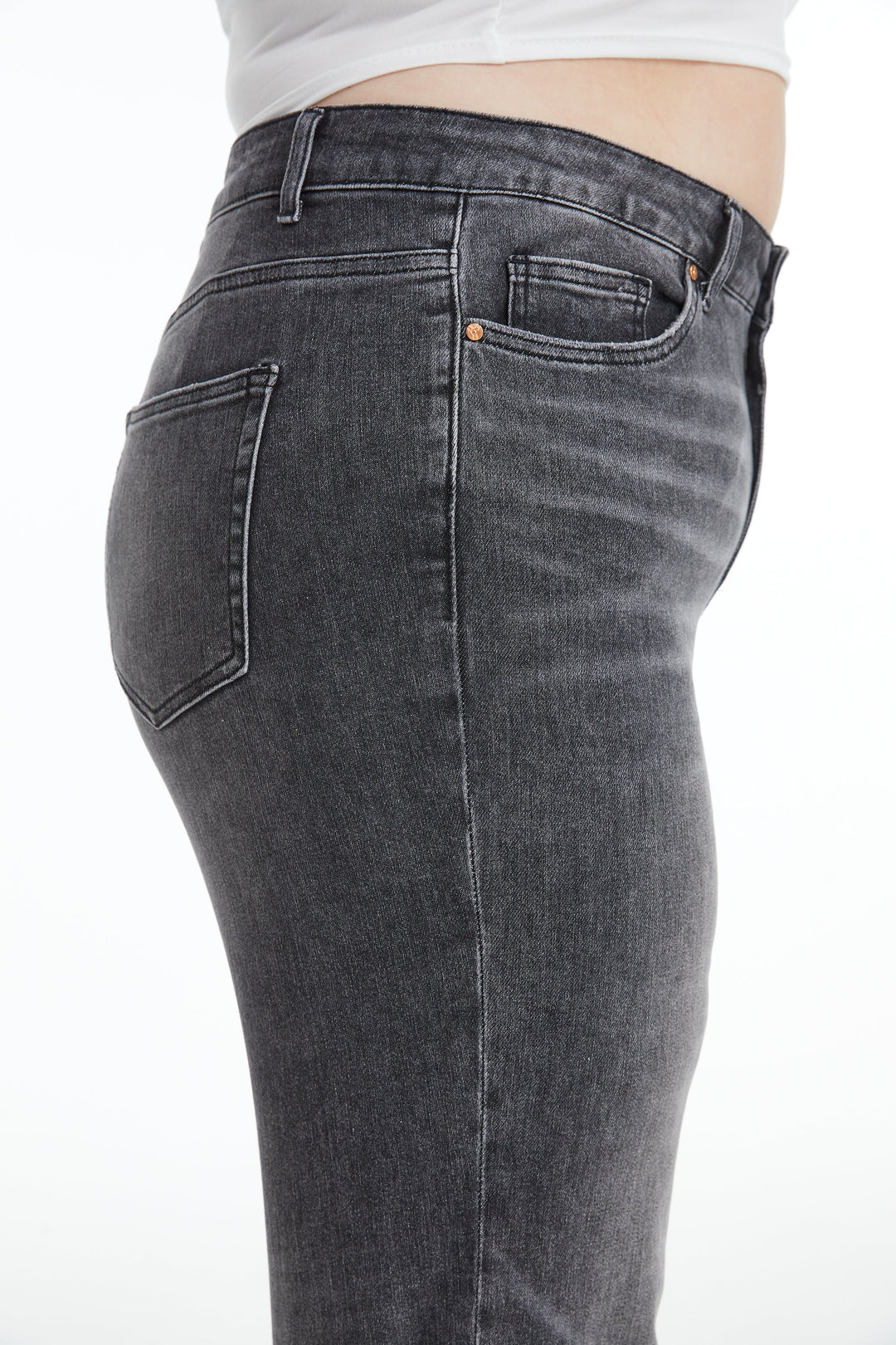 PLUS SIZE HIGH RISE STRAIGHT JEANS