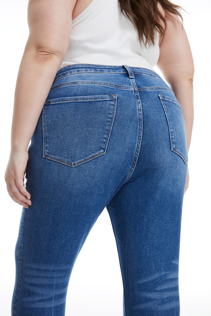 HIGH RISE STRAIGHT ANKLE DENIM JEANS WITH RAW EDGE PLUS SIZE