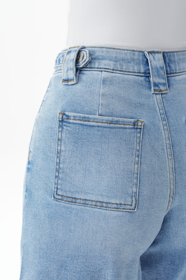 Chic High Rise Buckle Waist Denim Shorts