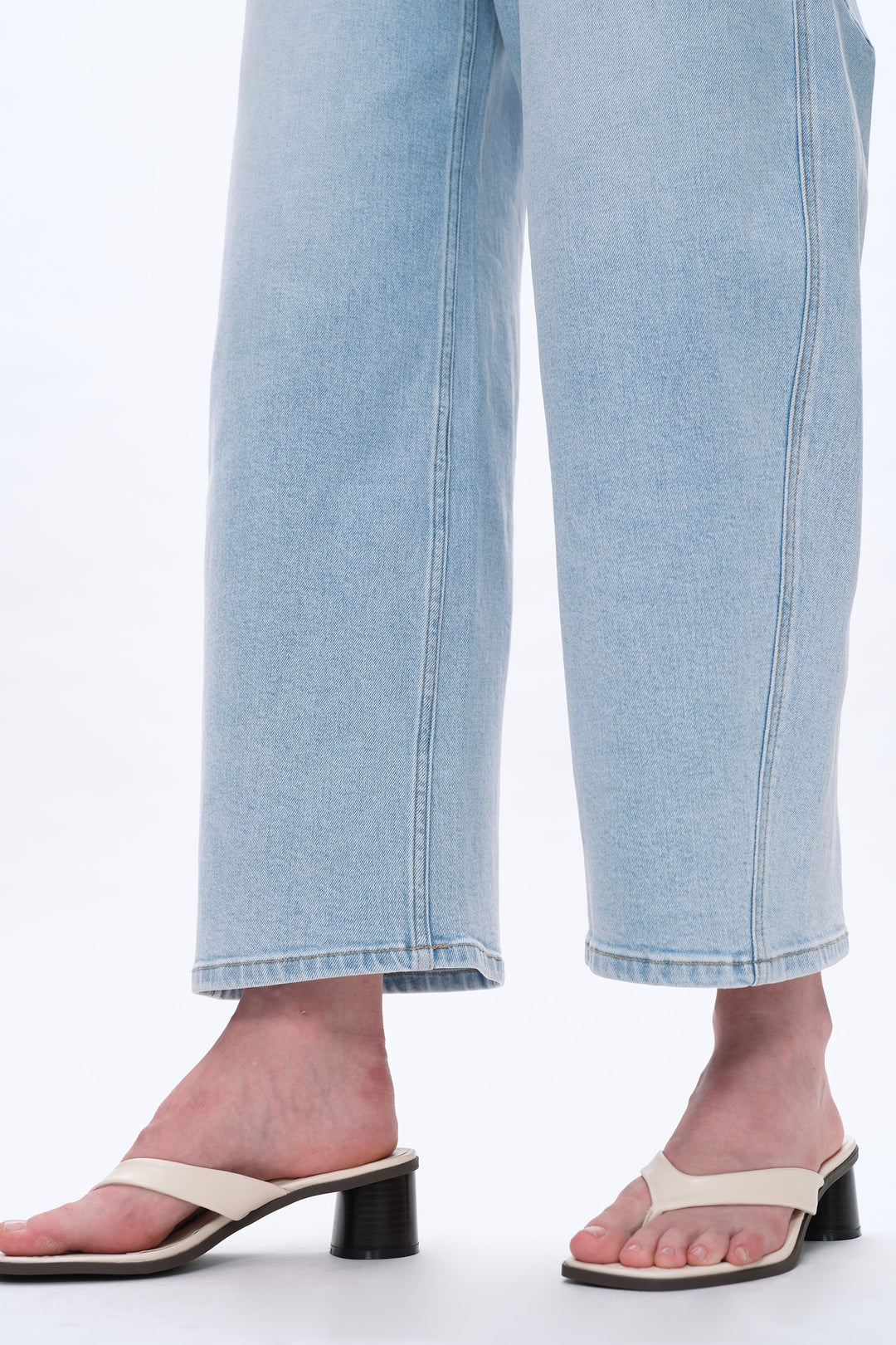 Mid Rise Balloon Denim Jeans