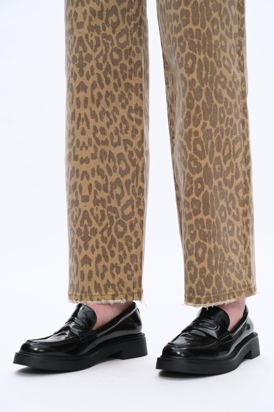 Mid Rise Leopard Print Relax Straight Pants