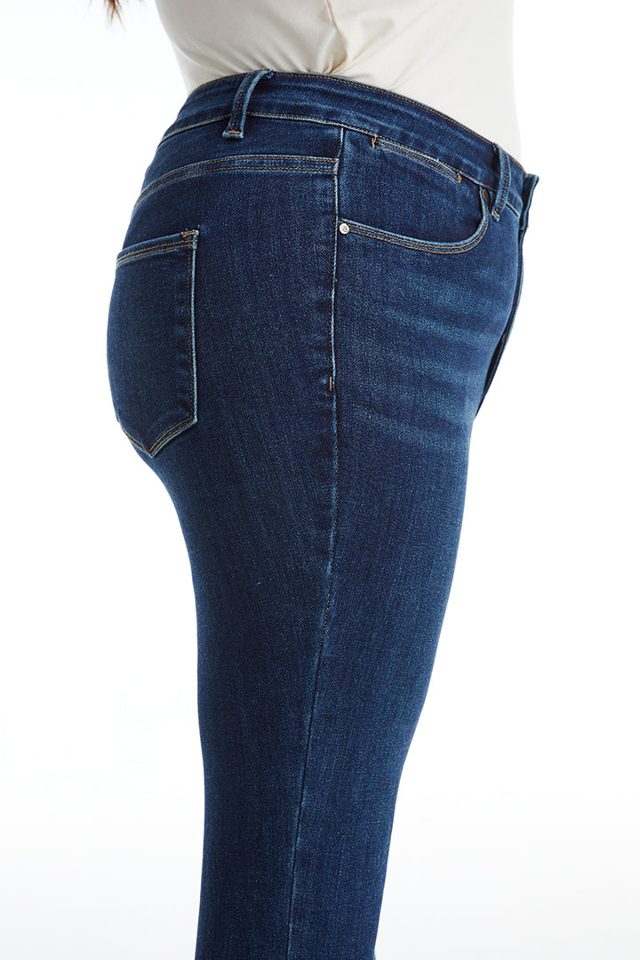PLUS SIZE MID-RISE STRAIGHT RAW EDGE JEANS